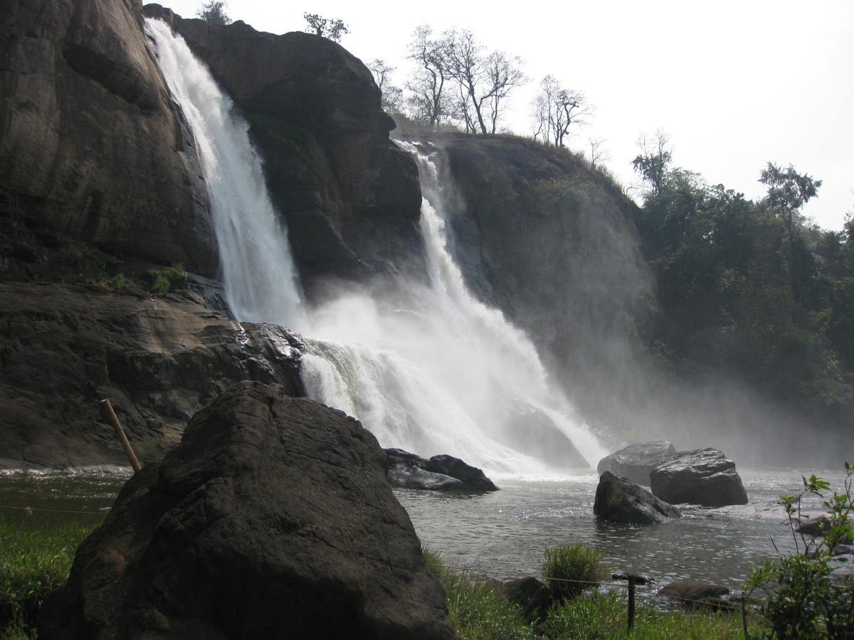 Magic Land Resorts Athirapally Irinjalakuda Zewnętrze zdjęcie